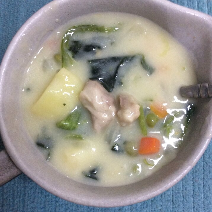 冷凍野菜で簡単煮るだけ♪クリームシチュー